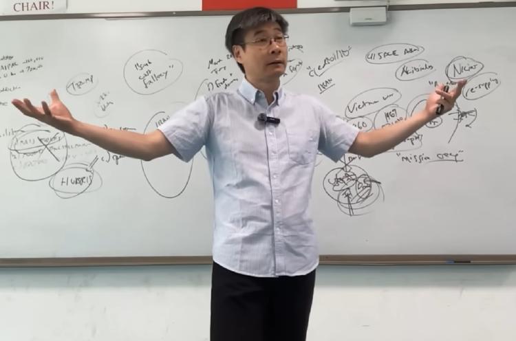  从耶鲁到北京讲台；江学勤如何凭借历史洞见，成为关注焦点；美伊局势下他的最新见解。 教育招生