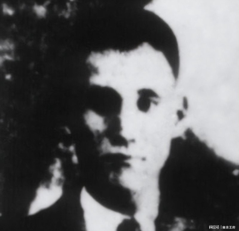  幽微历史下的铁骨柔情：革命征途中的信任与坚守 文化旅游