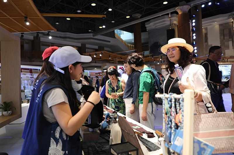  非遗传承的技术路径：多彩贵州城如何用沉浸式体验让传统文化走向全球 文化旅游