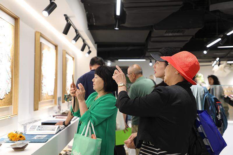  非遗传承的技术路径：多彩贵州城如何用沉浸式体验让传统文化走向全球 文化旅游