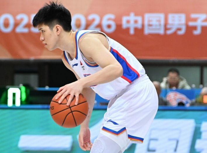  战术迭代视角下的上海篮球进化论：15连胜背后的数据密码 体育新闻