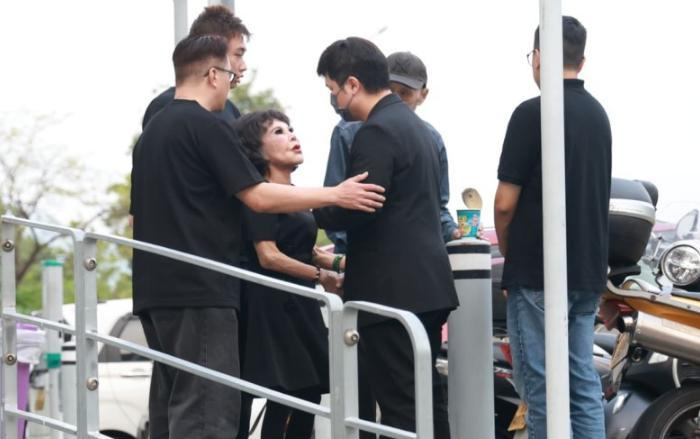  当母爱成为枷锁：施明的温柔如何亲手毁掉两个儿子的幸福 情感心理