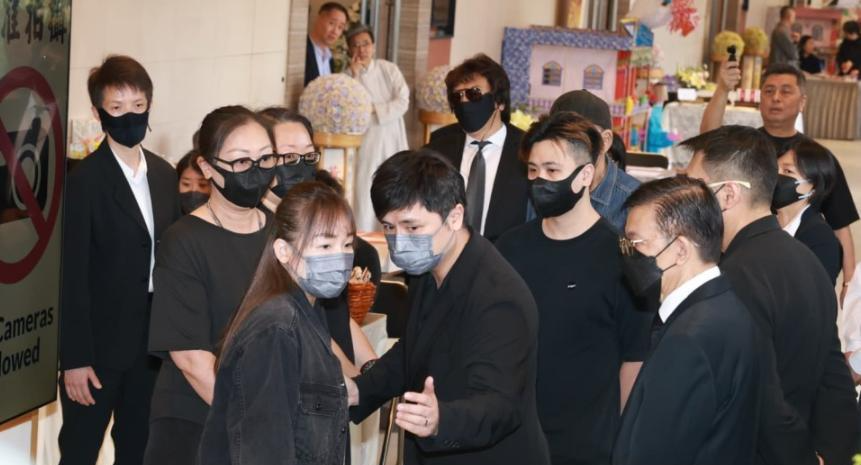  当母爱成为枷锁：施明的温柔如何亲手毁掉两个儿子的幸福 情感心理