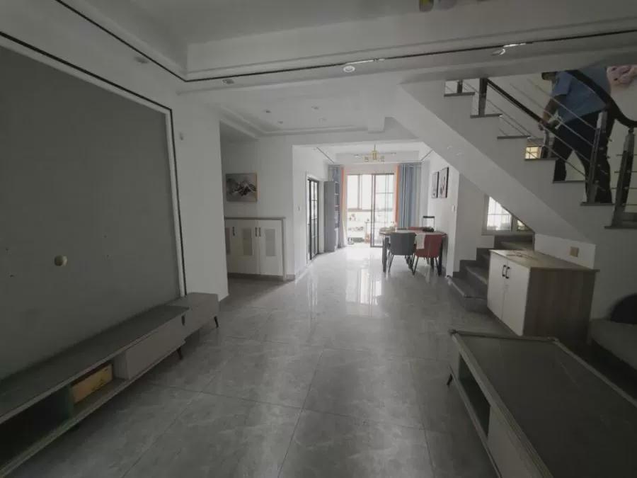  法拍房市场：死亡事件披露缺失与价值重塑的深度博弈 房产家居