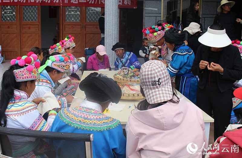 彝绣产业数字化转型：漾濞非遗生产性保护的实操方法论 文化旅游